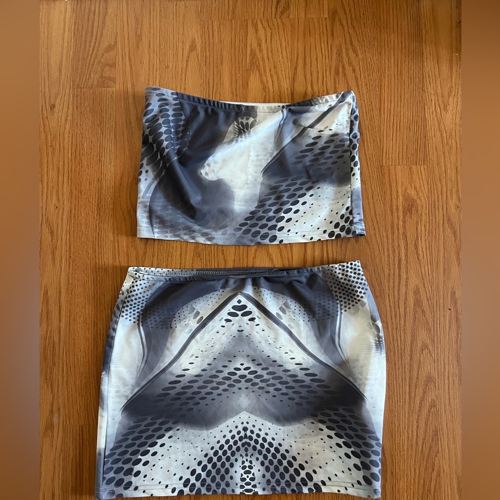 Stylish Gray Patterned Skirt Set